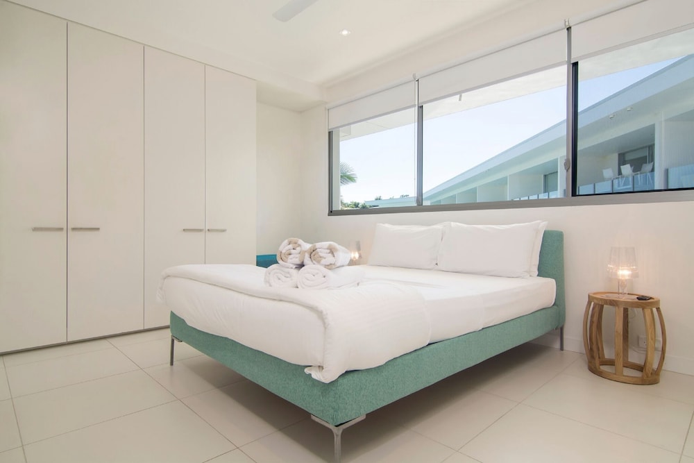 2 Bedroom Pool & Mountain View photo 3