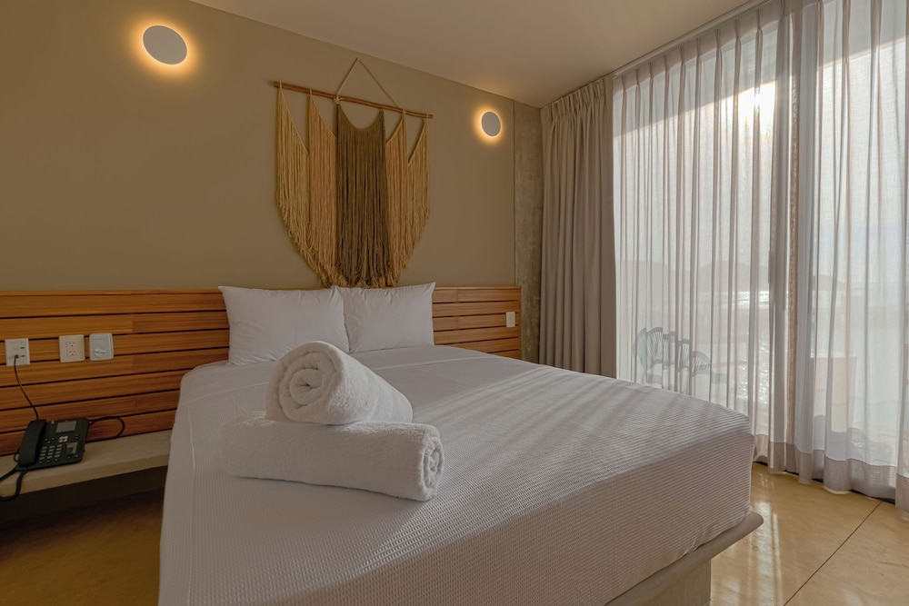 Classic Double or Twin Room, Balcony, Bay View photo 2