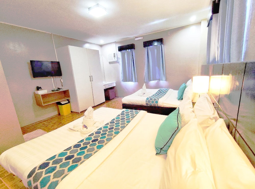 Standard Room, 2 Double Beds, Shared Bathroom, Sea View