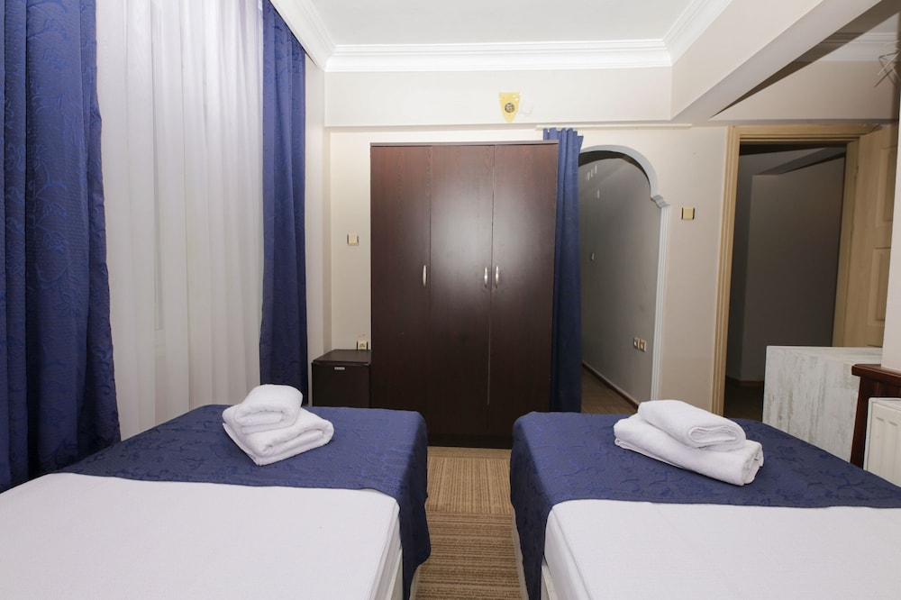 Standard Triple Room, Smoking, Sea View photo 2