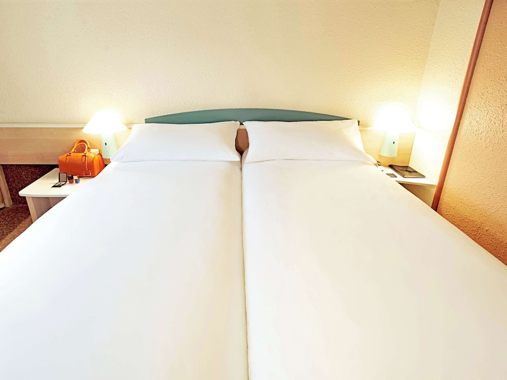 Standard Room, Multiple Beds - Photo 1
