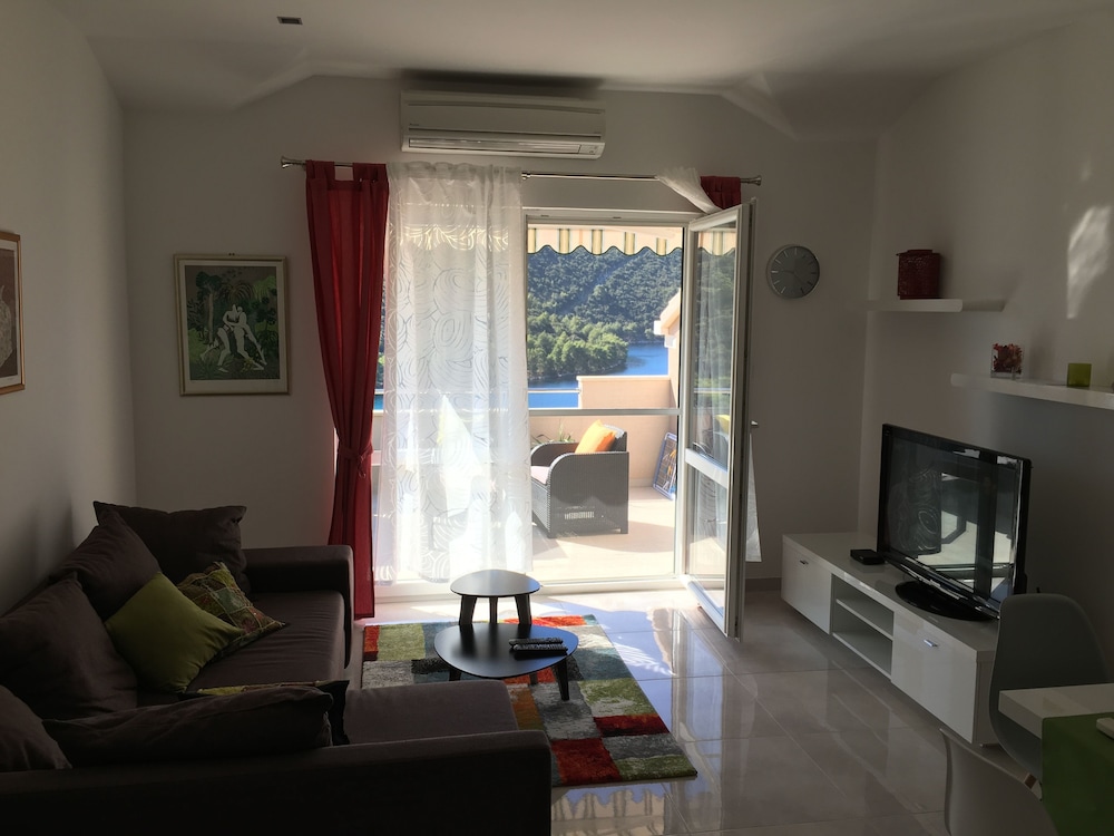 Apartment, Sea View (AP 5)