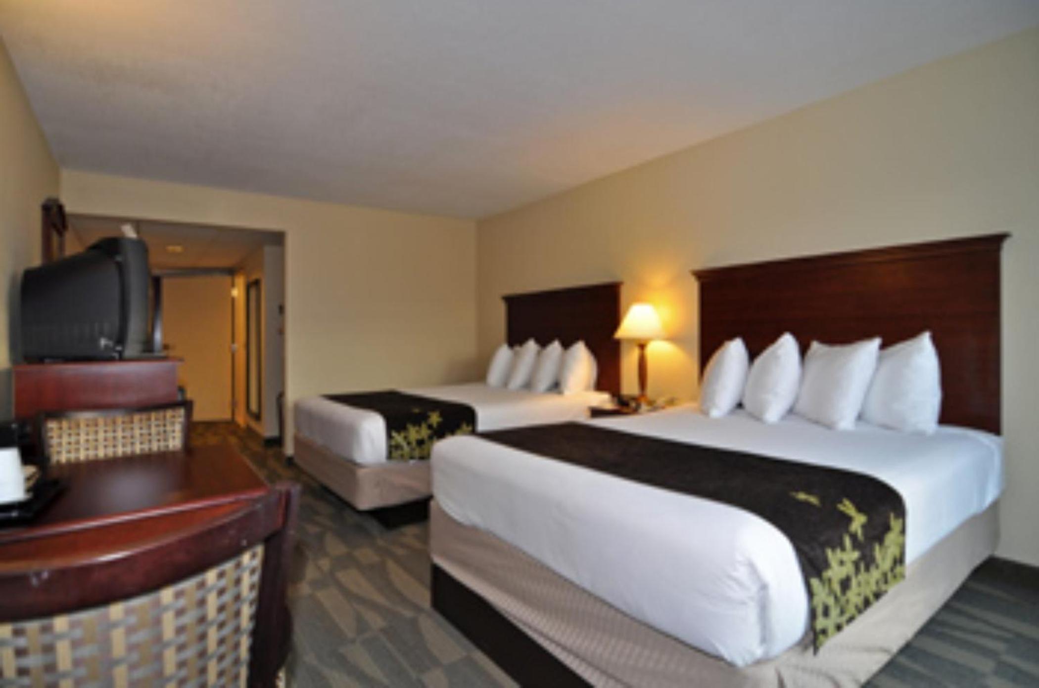 Queen Room with Two Queen Beds - Non-Smoking - Photo 1