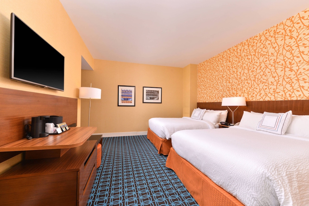 Room, 2 Queen Beds (View) photo 2
