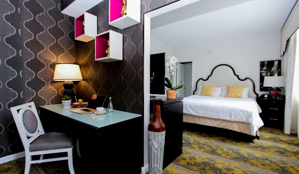 Economy Suite, 1 King Bed photo 2