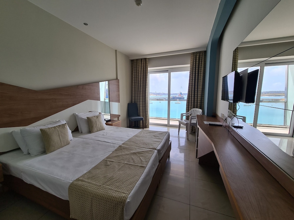 Standard Double or Twin Room photo 1