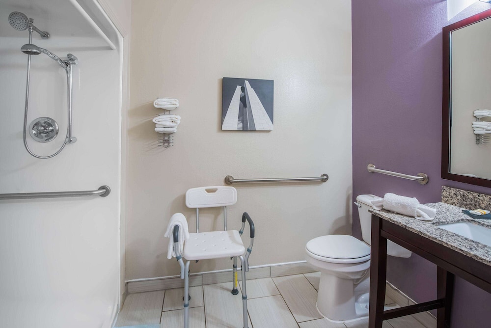 Room, 2 Queen Beds, Accessible, Non Smoking (Mobility Accessible) - Photo 5
