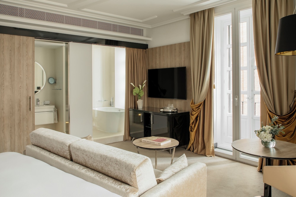 Supreme Room Red Level (2 adults+ 2 children)