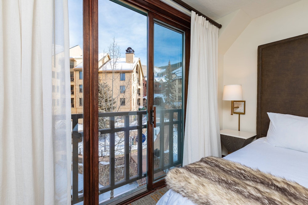 Suite, 1 King Bed with Sofa bed (Balcony)