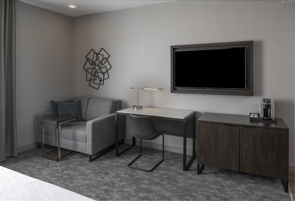 Room, 2 Queen Beds, Roll-in Shower (Communications, Mobility) - Photo 4