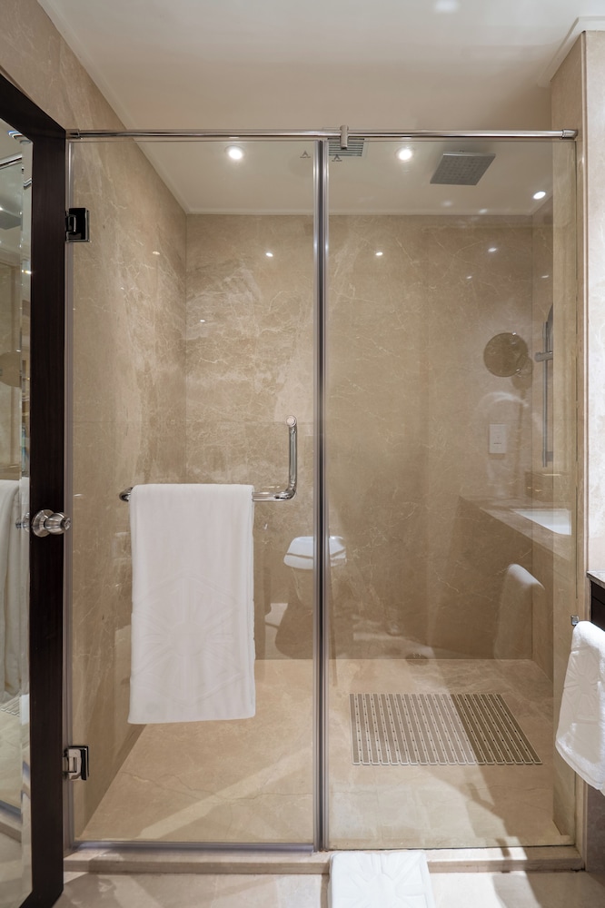 Luxury King photo 2