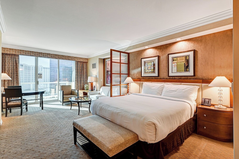 Studio Suite, City View