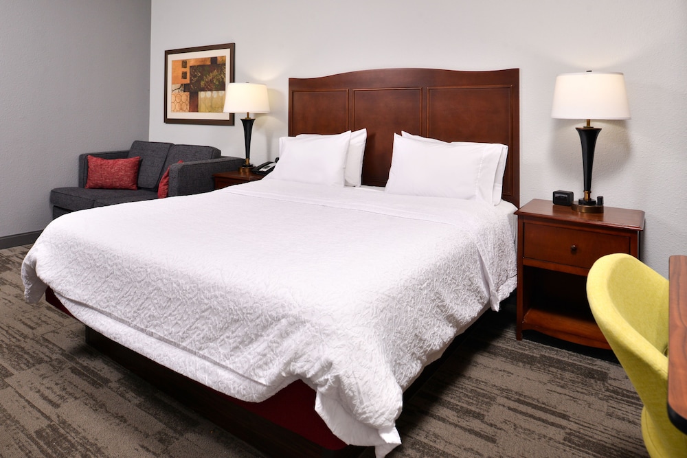 Executive Room, 1 King Bed with Sofa bed (Study) - Photo 3
