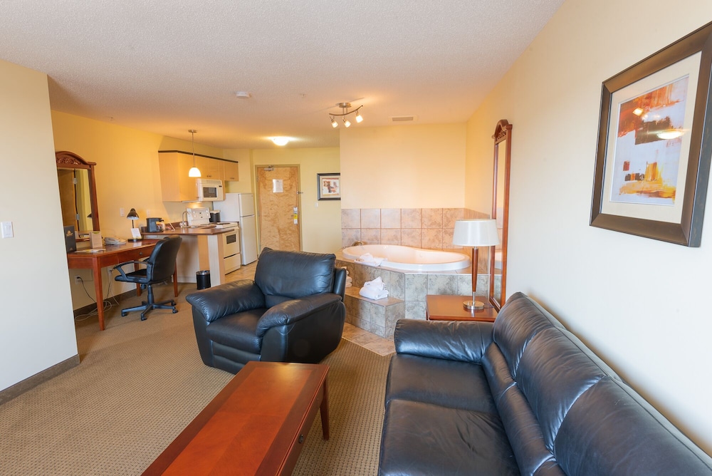 Deluxe Room, 1 King Bed, Smoking (Efficiency) - Photo 3