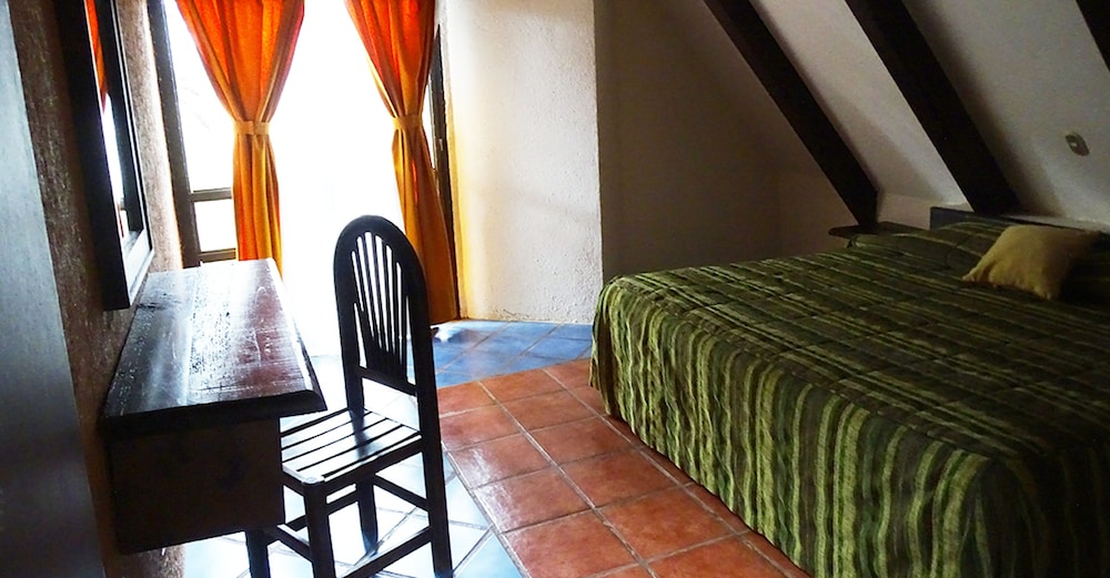 Basic Room, 1 King Bed, Non Smoking photo 1