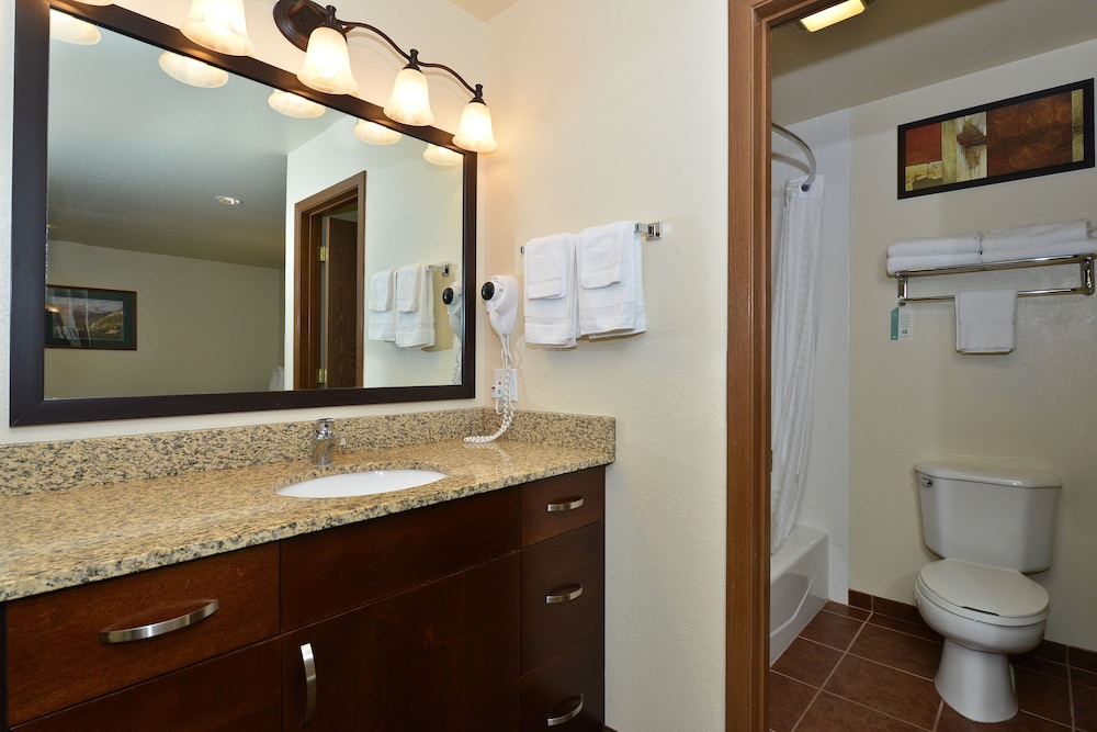 Standard Room, 2 Queen Beds (Traditional 2 Queen Beds) - Photo 3