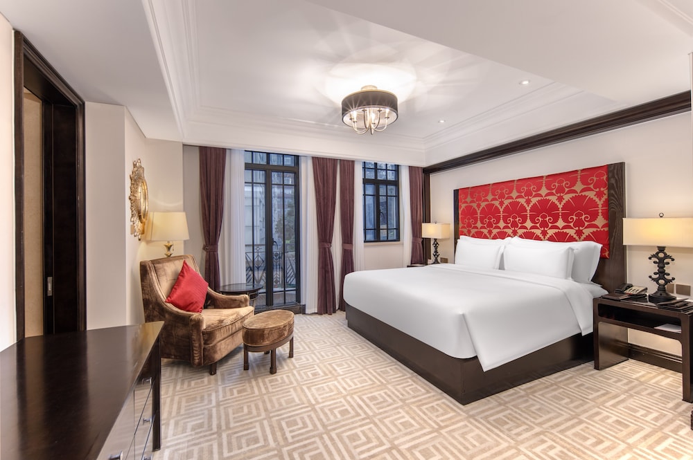 Boutique Balcony King Room photo 1