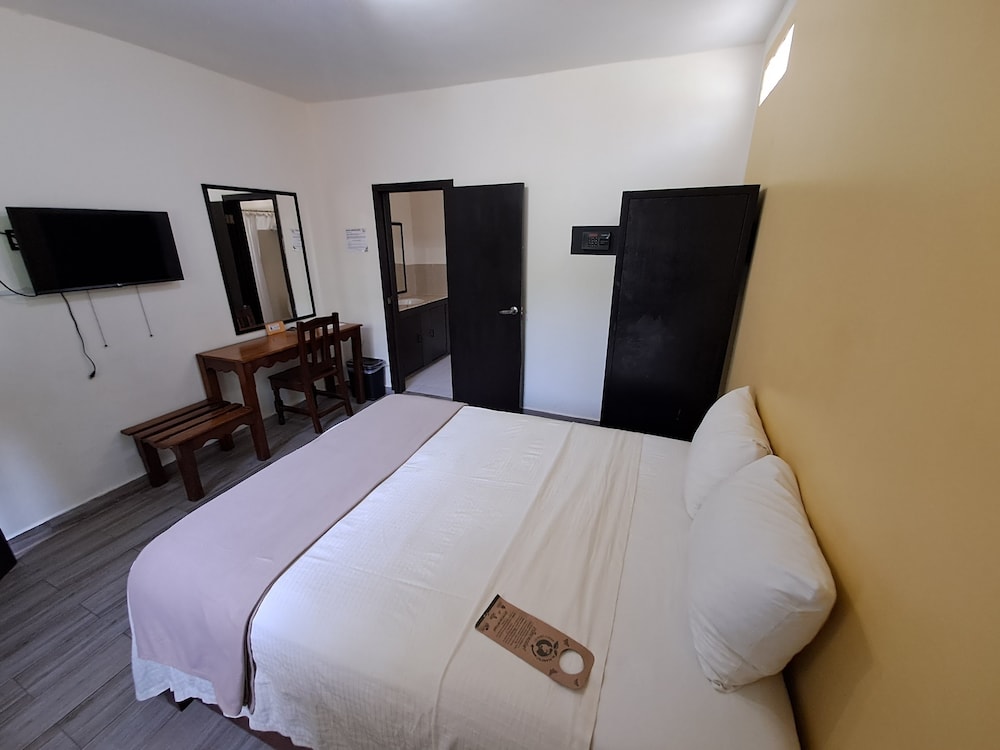 Standard Double Room, 1 Queen Bed, Non Smoking photo 2