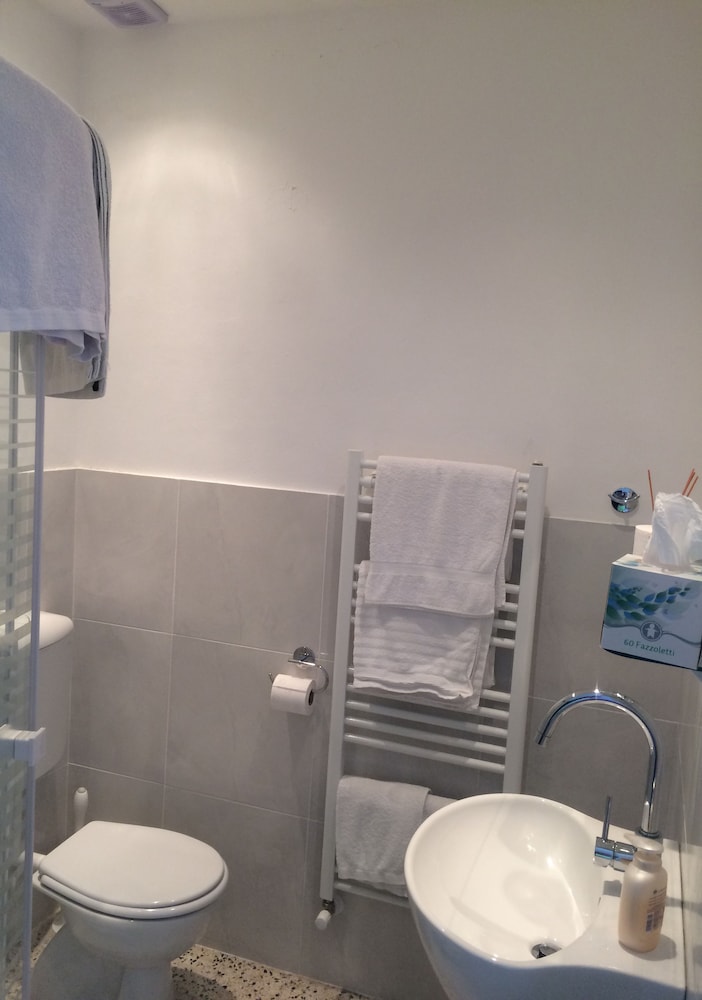 Basic Triple Room, Non Smoking photo 2