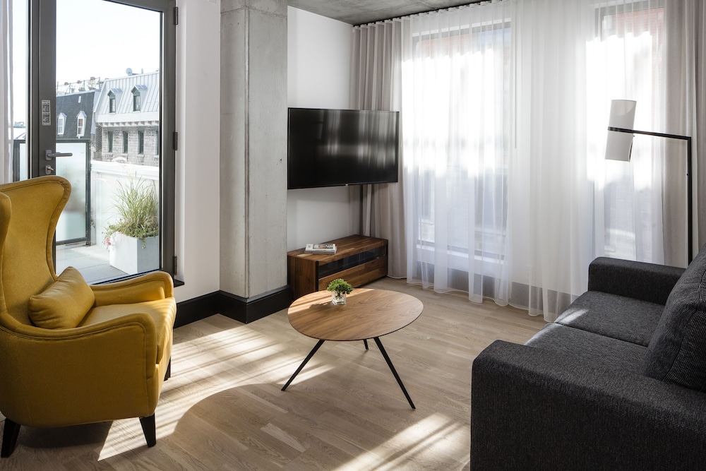 Deluxe Suite photo 3