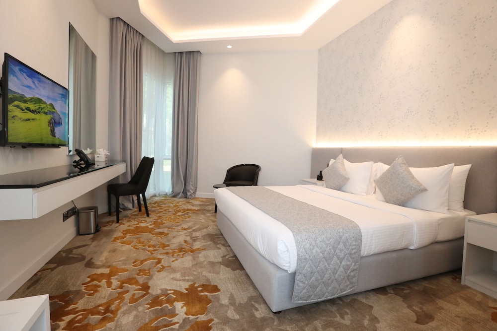 Deluxe Room, 1 King Bed photo 2