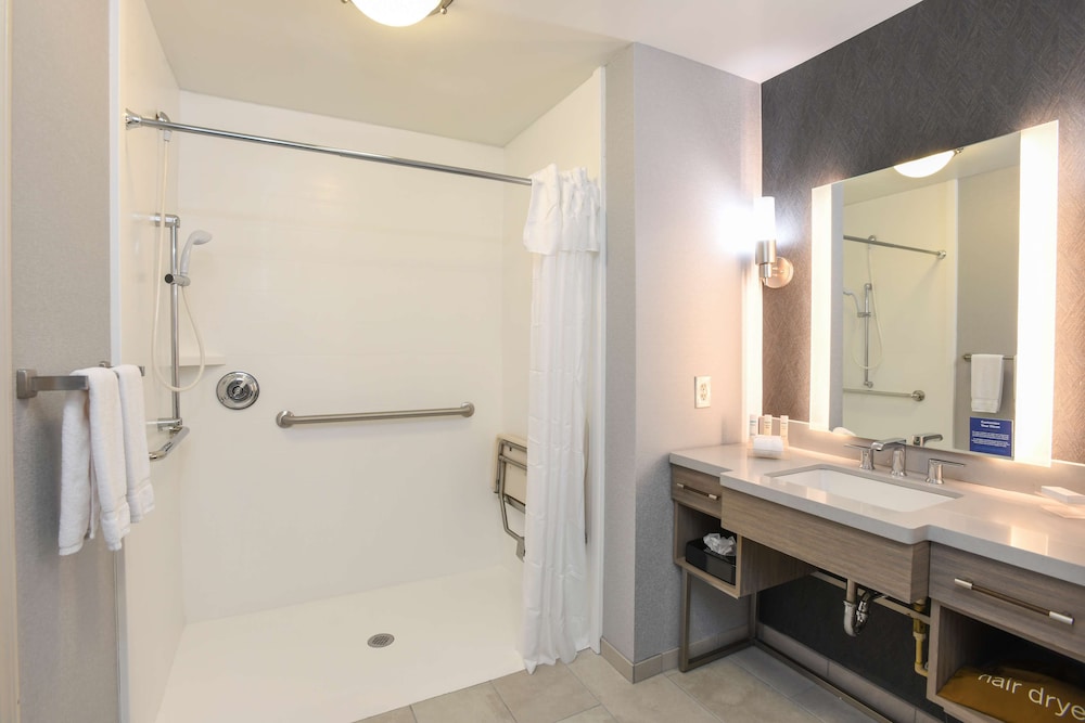 Suite, Accessible, Non Smoking - Photo 5