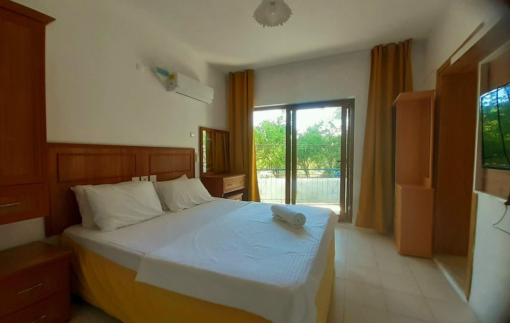 Family Quadruple Room, 2 Bedrooms, Balcony, Garden View photo 1
