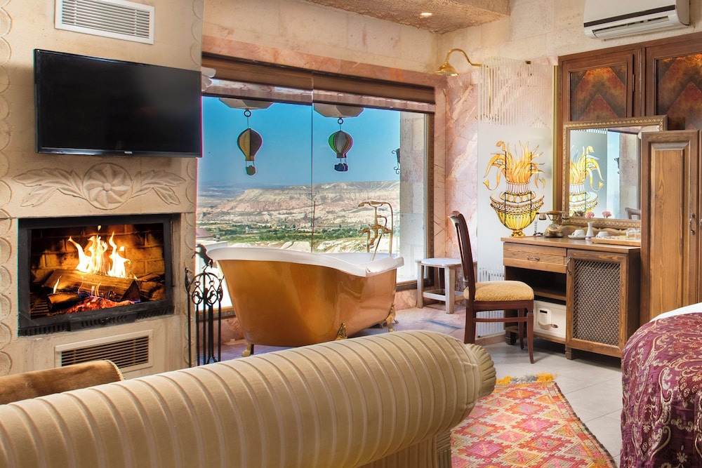 Luxury Room with Balloon View - Photo 6