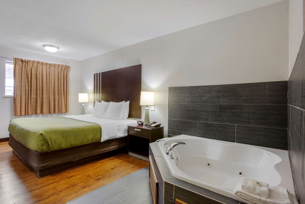 Suite, 1 King Bed, Non Smoking - Photo 1