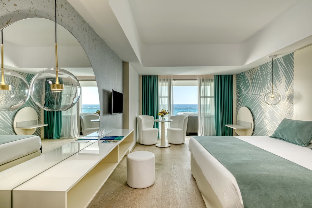 Junior Suite, Jetted Tub, Sea View photo 3