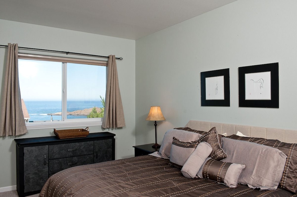 Second Floor Condo, 2 Bedrooms, Kitchen, Ocean View (Snuggle Inn) photo 1