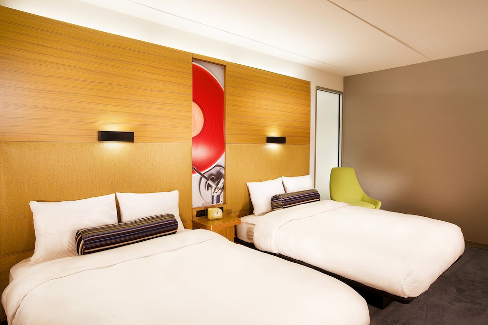 Room, 2 Queen Beds (Mobility Accessible, Roll-In Shower) - Photo 2