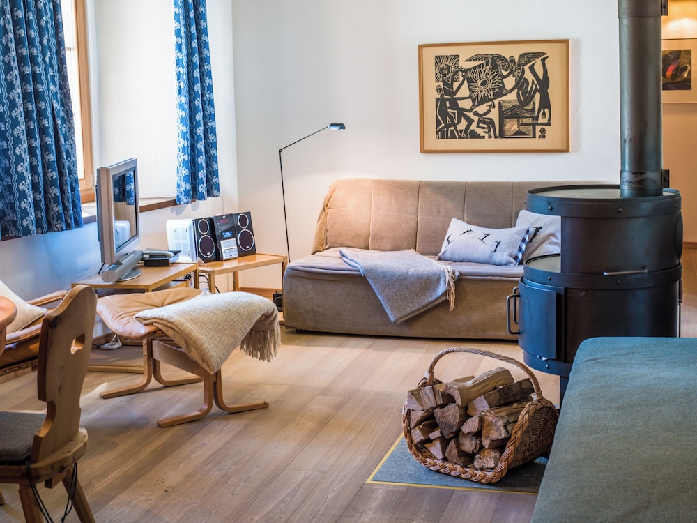 Deluxe Condo, 1 Bedroom, Balcony, Ground Floor photo 1