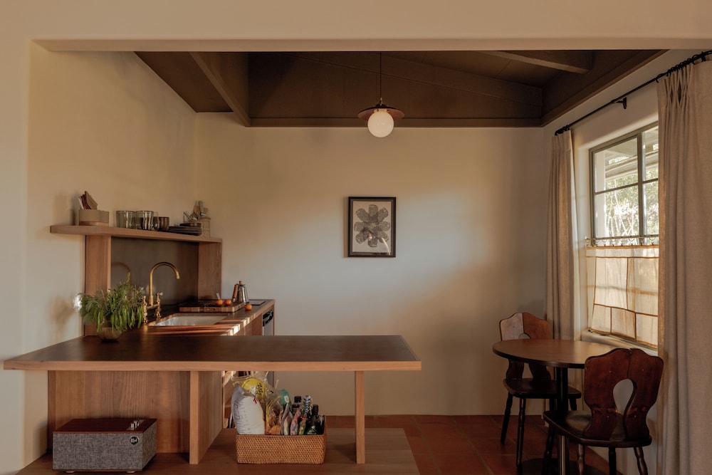 Standard Room, 1 King Bed, Kitchenette