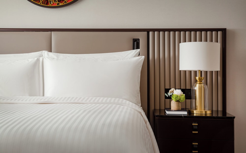 Classic Room, 1 King Bed, Club Lounge Access (Amir Temur Square View) photo 2