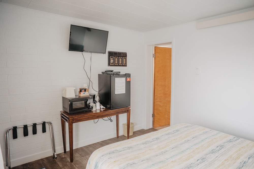 Deluxe Room, 1 Queen Bed photo 3