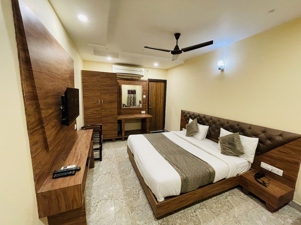 Family Room - Photo 4