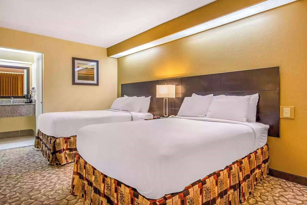 Room, 2 Double Beds, Non Smoking - Photo 2
