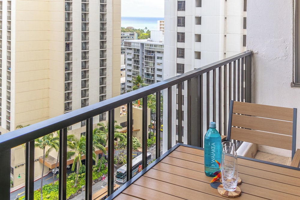 Waikiki Banyan 1BR Condos with No Parking: Condo, 1 Bedroom (0171 Wb 1813 T1) photo
