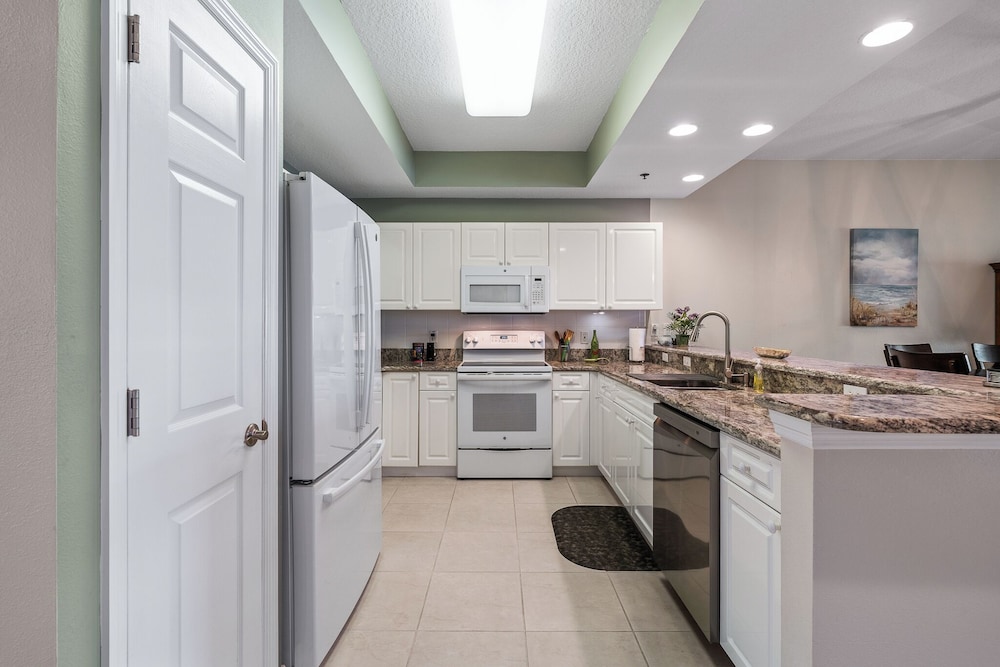 Sunny 3BR Condo Steps to Beach Pool NSB FL, 사진 23