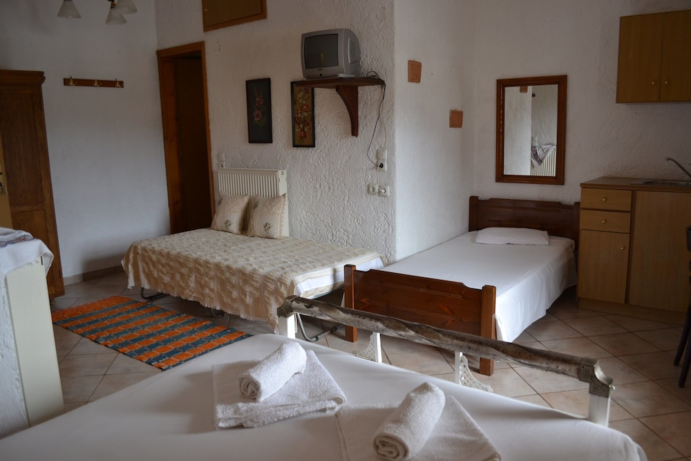 Standard Triple Room photo 3