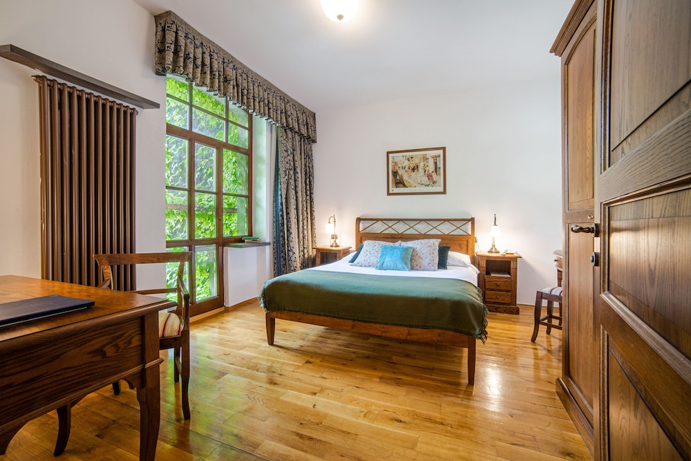 Premium Double Room, 1 Queen Bed, Jetted Tub