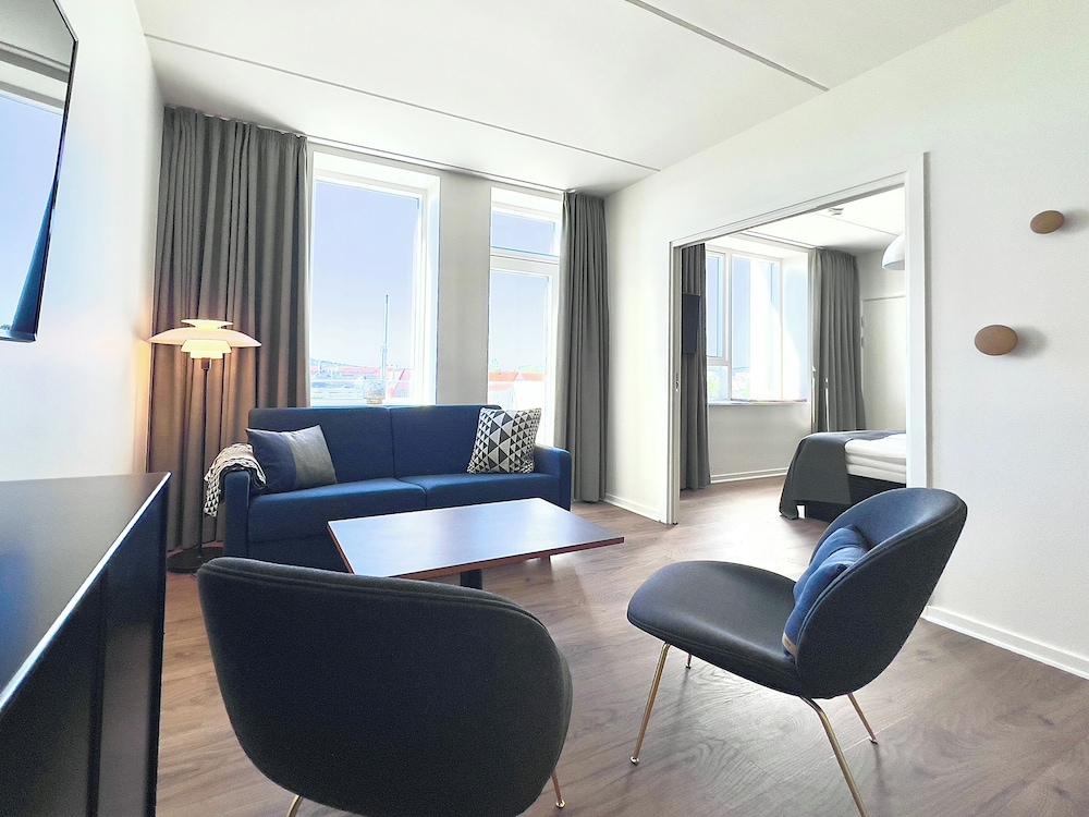 Suite, 1 Bedroom, Bathtub