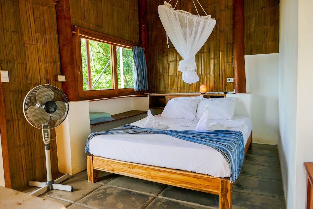 Junior Cabin, 1 Queen Bed, Balcony, Bay View photo 2