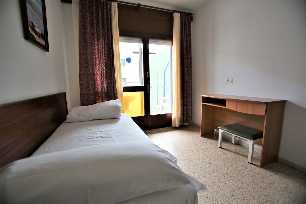 Family Room, 1 Bedroom photo 3