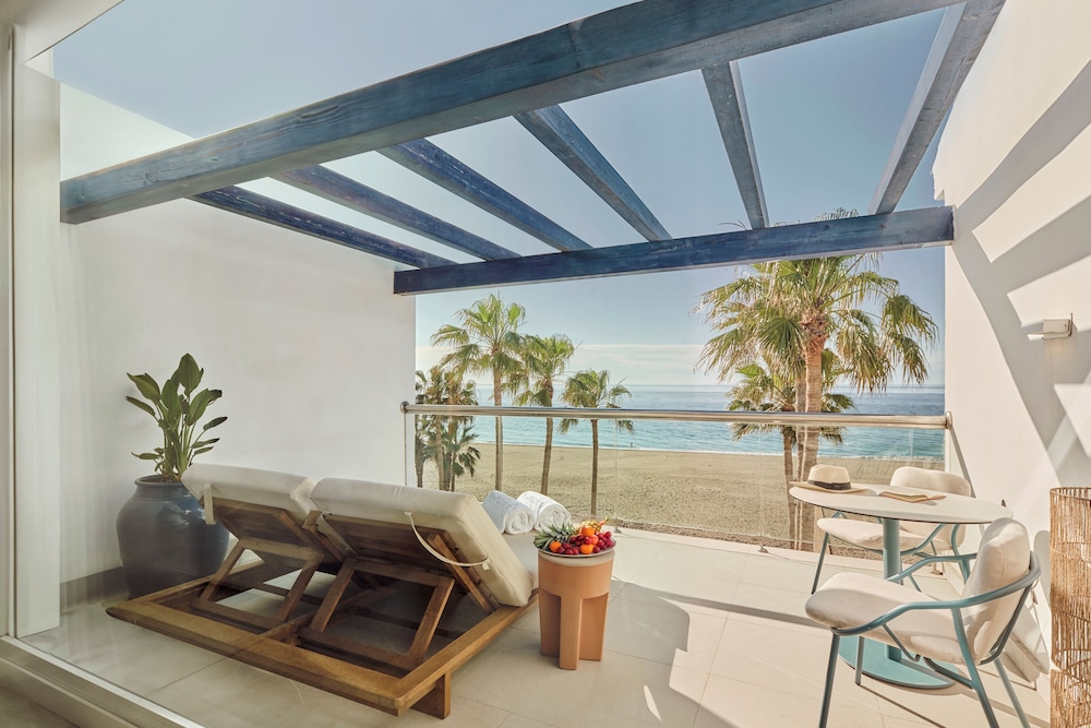 Sea view Mezzanine Suite thumbnail 6
