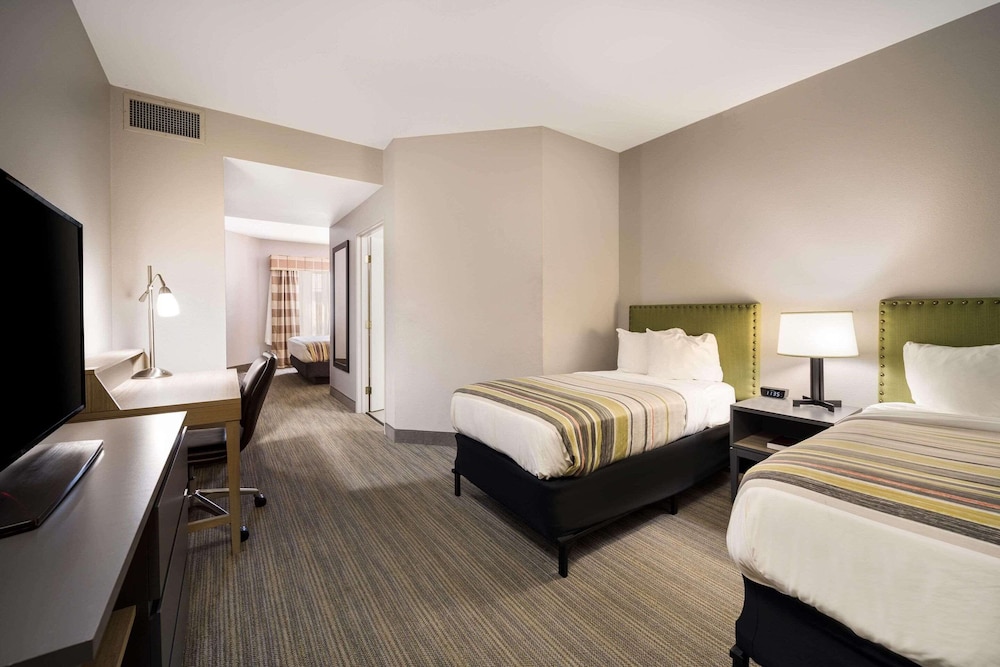 Suite, Multiple Beds, Non Smoking - Photo 4