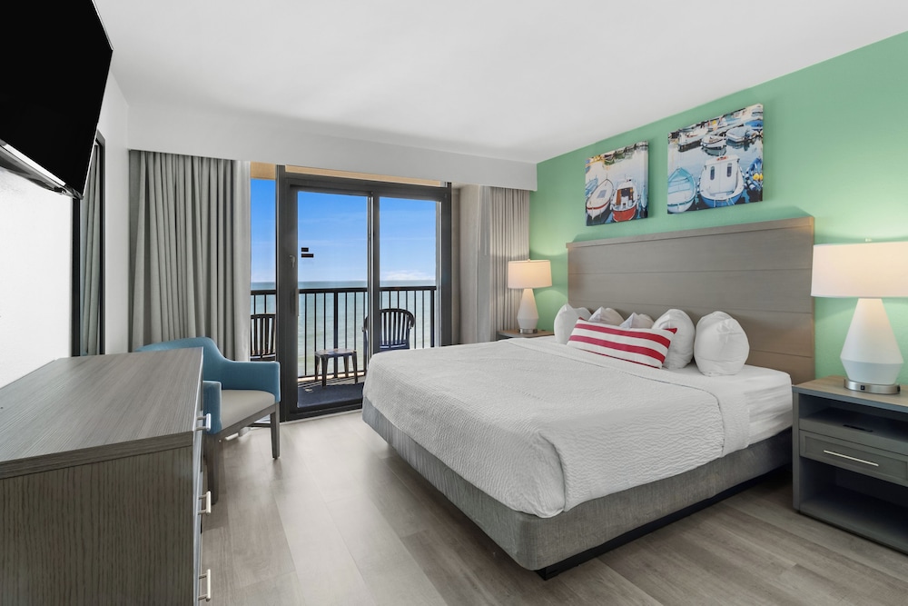 Mariner Oceanfront Deluxe Three Bedroom Condo - Photo 2