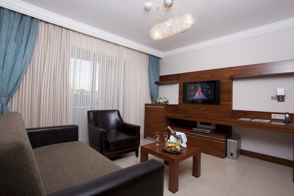 Deluxe Suite (King) photo 2