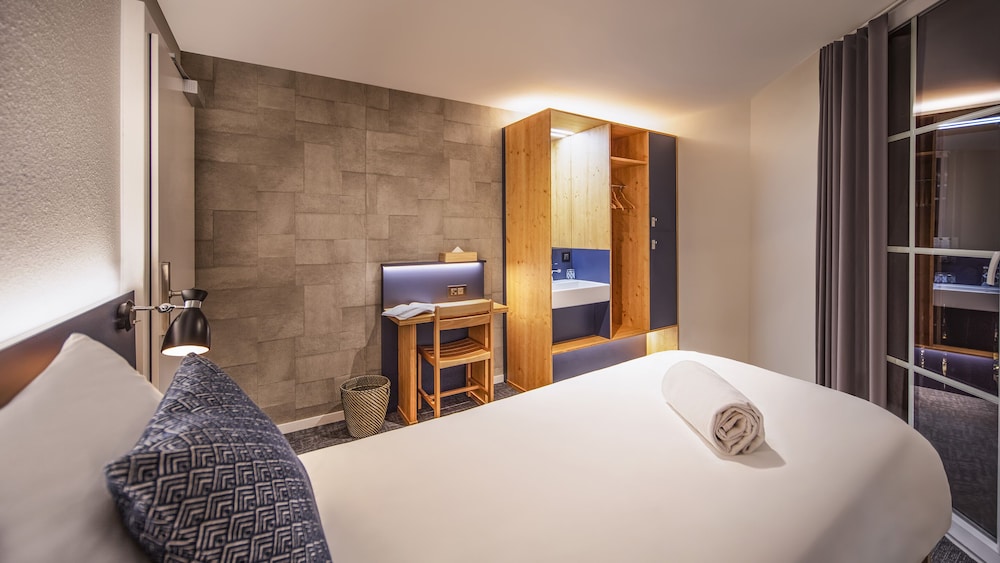 Economy Room, 1 Twin Bed, Shared Bathroom (Economy Single Room)